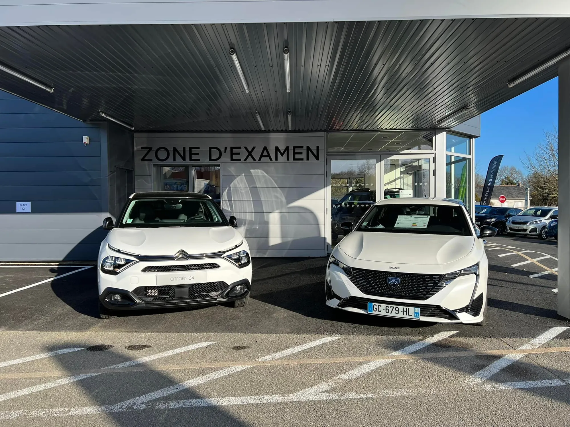 La zone d'examen des véhicules